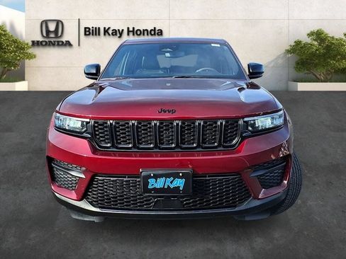 Used 2024 Jeep Grand Cherokee Altitude AWD/4WD image 8