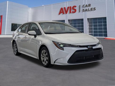 Used 2025 Toyota Corolla LE FWD image 9