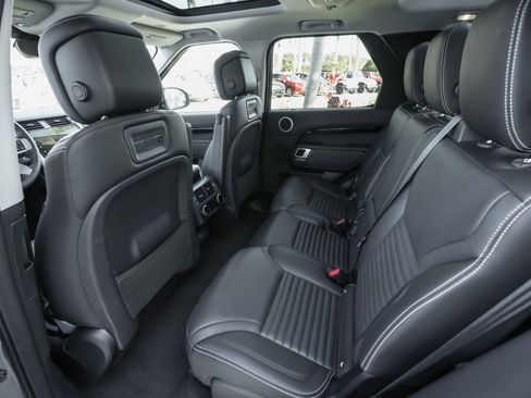 Used 2024 Land Rover Discovery S image 17