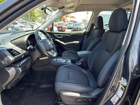Used 2020 Subaru Forester Premium AWD/4WD image 32