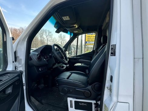 Used 2022 Mercedes-Benz Sprinter 4500 image 22