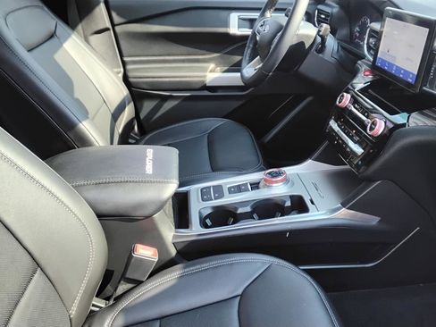 Used 2022 Ford Explorer Limited w/ Equipment Group 301A image 27