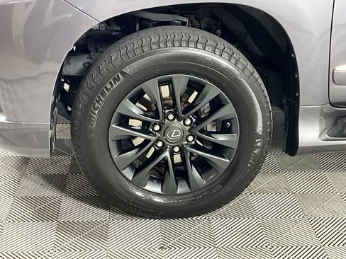 Used 2017 Lexus GX 460 Premium w/ Premium Package image 29