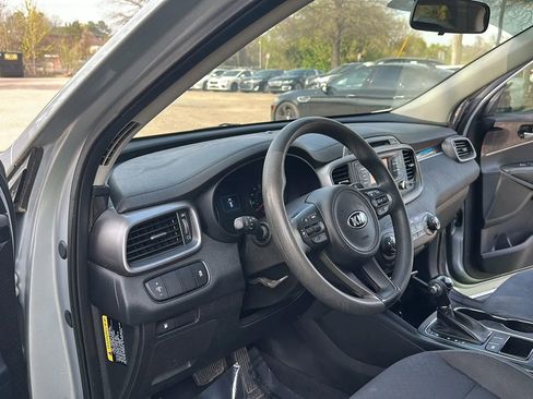 Used 2016 Kia Sorento LX Sport Utility 4D image 10