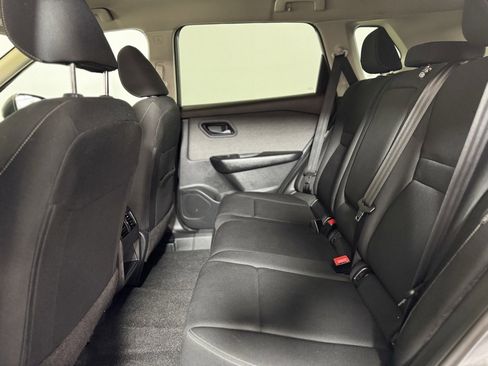 Used 2023 Nissan Rogue S image 19