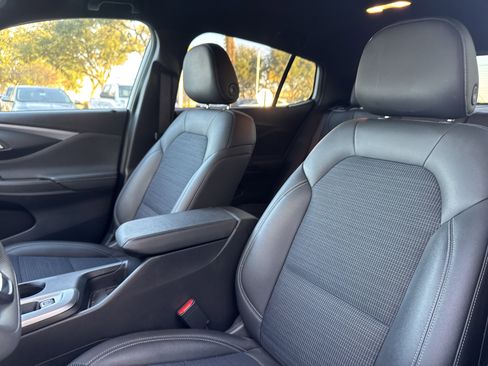 Used 2025 Buick Envista Preferred image 6