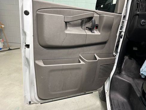 Used 2017 GMC Savana 2500 image 19