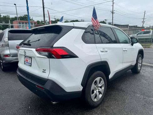 Used 2024 Toyota RAV4 LE AWD/4WD image 4