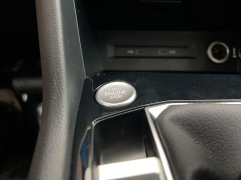 New 2026 Volkswagen Taos SE image 24