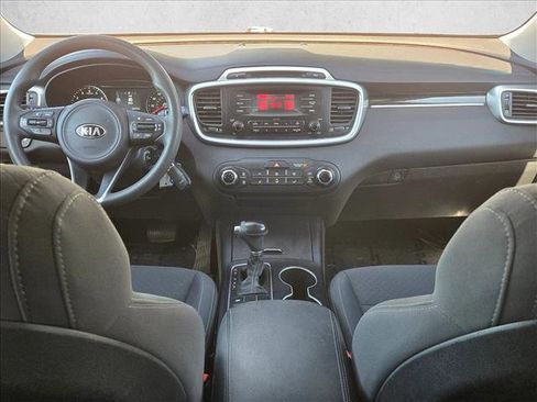 Used 2017 Kia Sorento L image 16