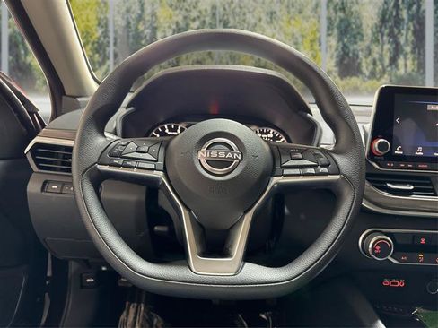 Used 2025 Nissan Altima 2.5 SV FWD image 16