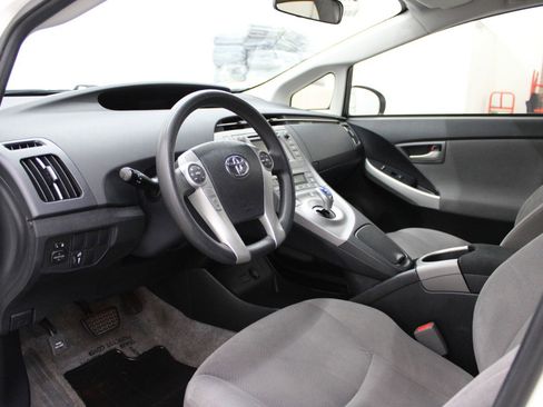 Used 2015 Toyota Prius Three image 7