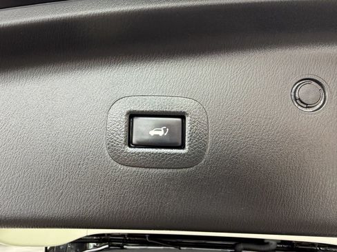 Used 2019 Nissan Armada SL w/ Premium Package AWD/4WD image 6