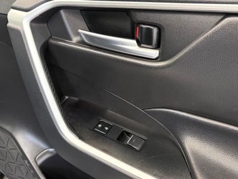 Used 2025 Toyota RAV4 XLE FWD image 23