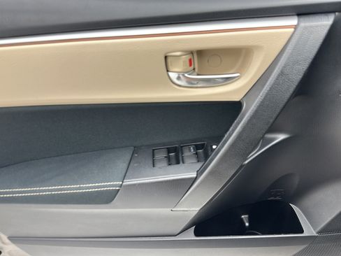 Used 2016 Toyota Corolla LE FWD image 12