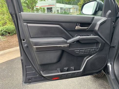 Certified 2025 Toyota Tacoma TRD Off-Road AWD/4WD image 17