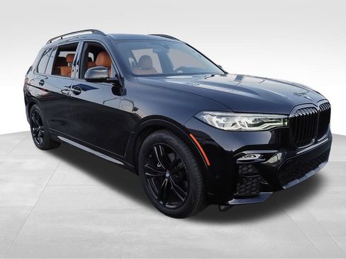 Used 2022 BMW X7 xDrive40i w/ M Sport Package image 3