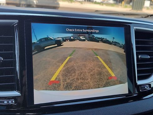 Used 2025 Chrysler Pacifica Select FWD image 8