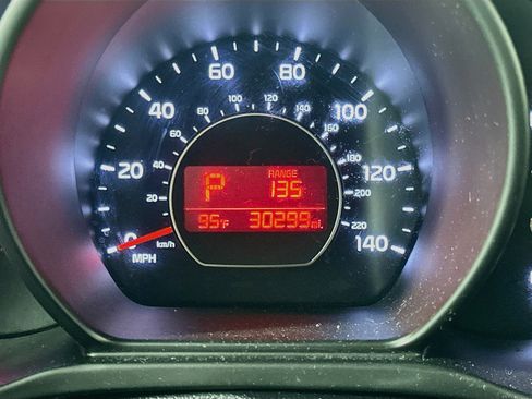 Used 2019 Kia Soul + FWD image 18