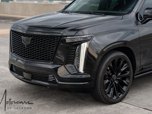 Used 2025 Cadillac Escalade Sport Platinum w/ LPO, ONYX Package AWD/4WD image 24