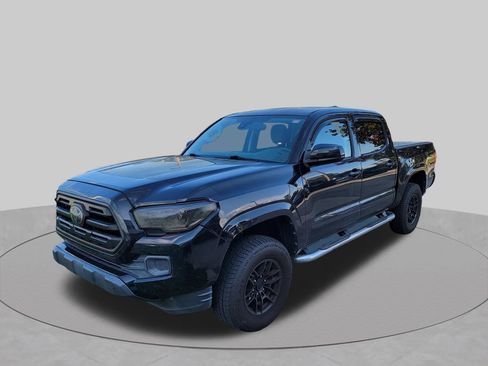 Used 2019 Toyota Tacoma SR w/ Four Season Floor Mat Package AWD/4WD image 8