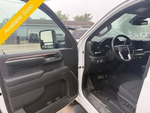 Used 2024 GMC Sierra 1500 Elevation w/ X31 Off-Road Package AWD/4WD image 7
