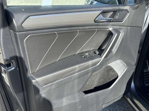 Used 2023 Volkswagen Tiguan SE R-Line image 18