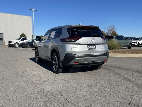 Used 2023 Nissan Rogue SV image 5
