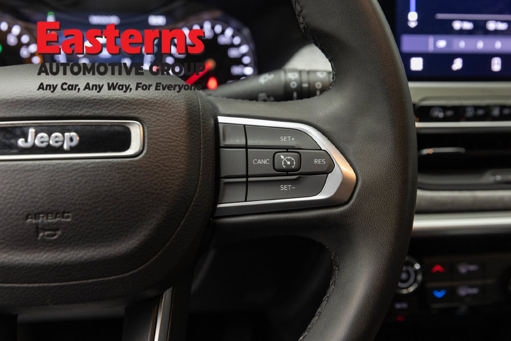 Used 2024 Jeep Compass Latitude AWD/4WD image 16