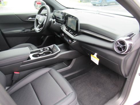 Used 2026 Chevrolet Equinox LT w/ Convenience Package II FWD image 11