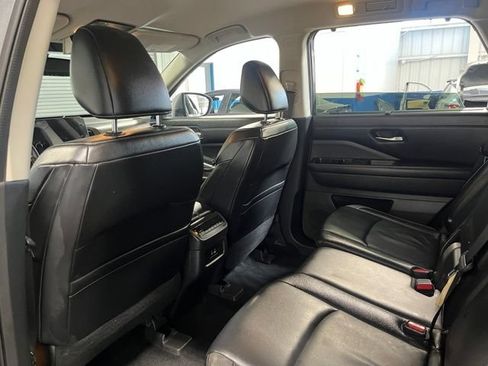Used 2022 Nissan Pathfinder SL AWD/4WD image 17