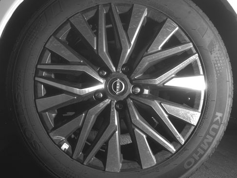 Used 2025 Nissan Altima 2.5 SV FWD image 14