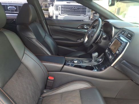 Used 2021 Nissan Maxima SR w/ Sport Mat Group FWD image 11