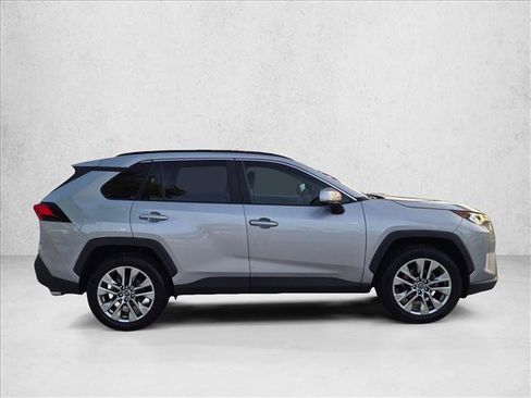 Used 2019 Toyota RAV4 XLE Premium FWD image 4