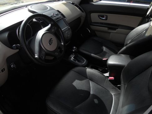 Used 2013 Kia Soul ! w/ Premium Pkg FWD image 5
