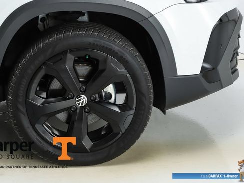 Used 2025 Volkswagen Taos SE AWD/4WD image 51