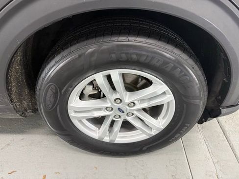 Used 2024 Ford Explorer XLT w/ Equipment Group 202A image 5