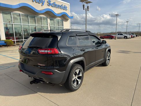 Used 2018 Jeep Cherokee Trailhawk w/ Comfort/Convenience Group AWD/4WD image 4