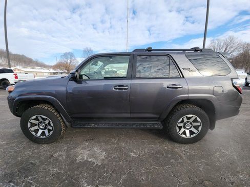 Used 2022 Toyota 4Runner TRD Off-Road image 2