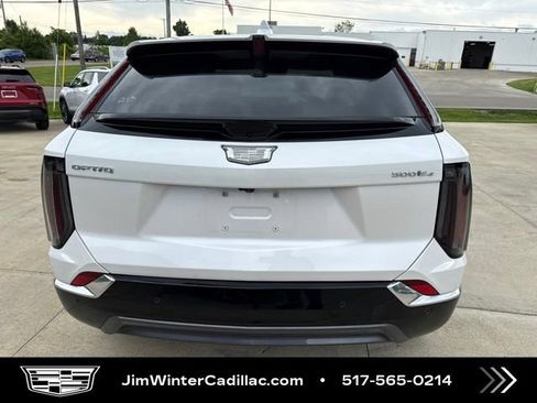 Certified 2025 Cadillac Optiq Luxury 2 w/ LPO, Floor Liner Package AWD/4WD image 7