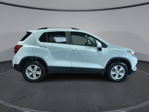 Used 2021 Chevrolet Trax LT AWD/4WD image 9