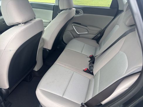 Certified 2022 Kia Soul LX image 6