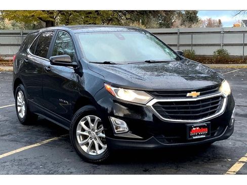 Used 2021 Chevrolet Equinox LT image 2
