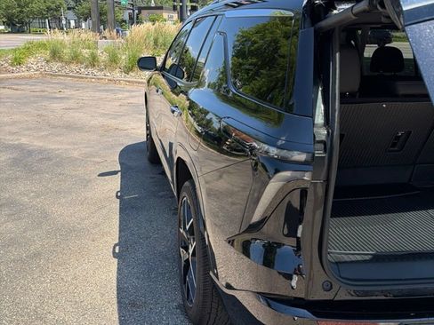 Used 2026 Chevrolet Traverse High Country w/ LPO, Floor Liner Package AWD/4WD image 13