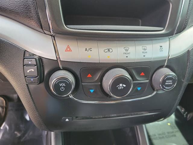 Used 2019 Dodge Journey SE FWD image 12
