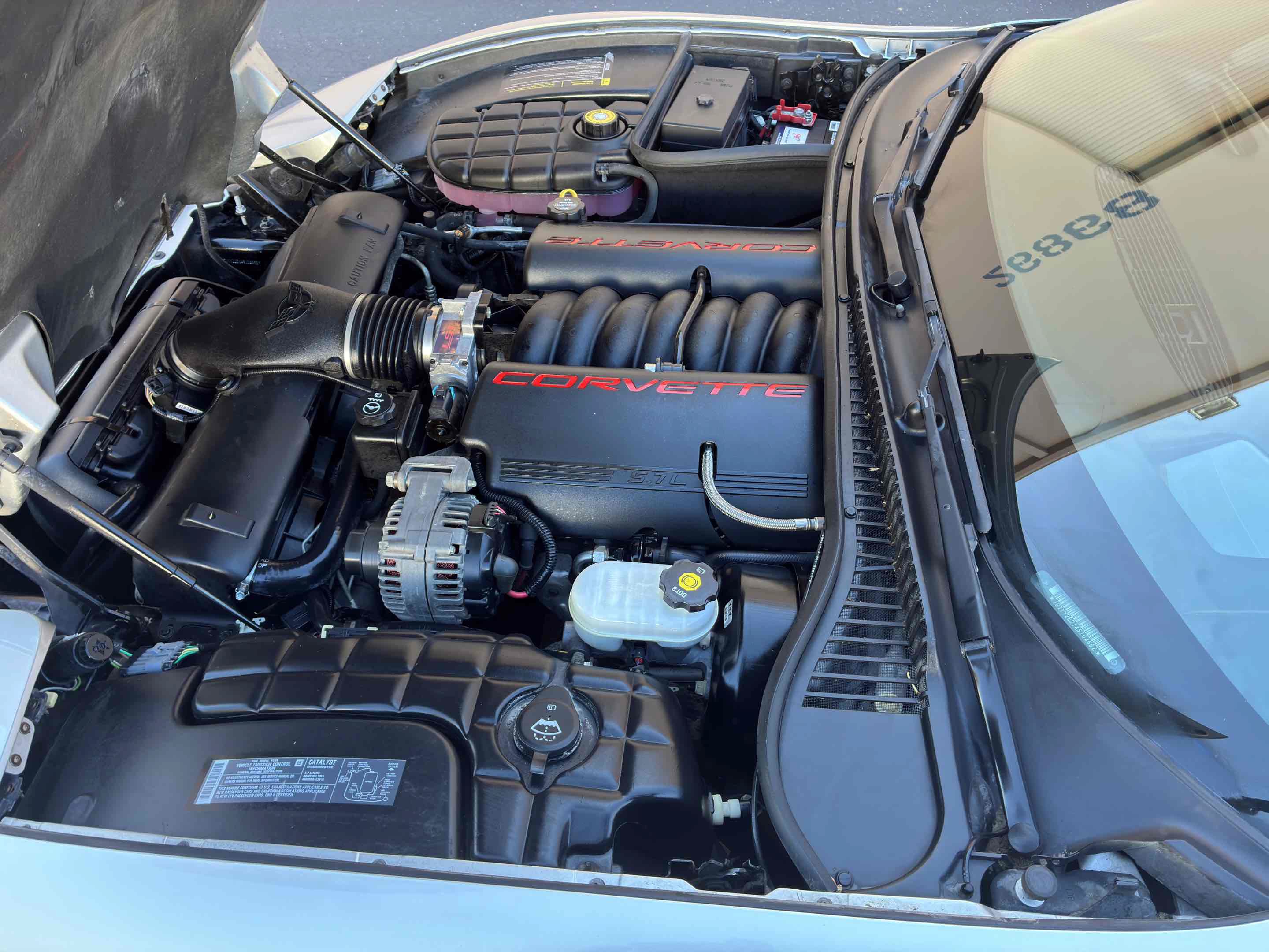 Used 2004 Chevrolet Corvette Coupe w/ Preferred Equipment Group RWD image 40