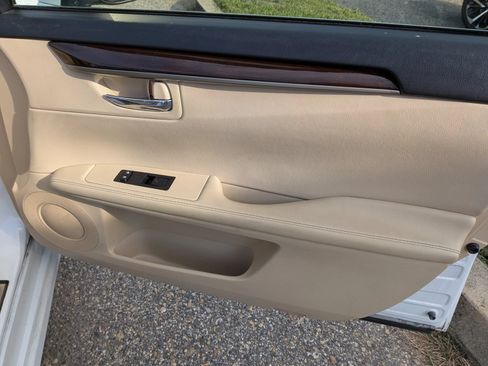 Used 2013 Lexus ES 350 w/ Premium Pkg FWD image 37