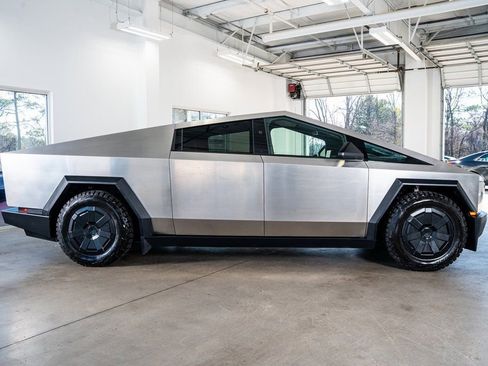 Used 2024 Tesla Cybertruck AWD Crew Cab image 5