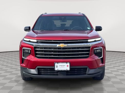 Used 2024 Chevrolet Traverse LT image 2