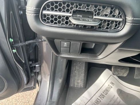 Used 2024 Honda HR-V EX-L image 9